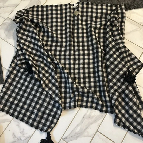 J Crew Black and White Checkered wrap - Picture 3 of 3
